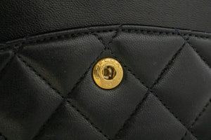 Borsa a tracolla CHANEL classica a doppia patta con catena da 10 pollici Pelle di agnello nera m19