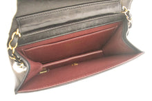 Borsa a tracolla CHANEL con catena a patta intera Pochette in pelle di agnello trapuntata nera j67