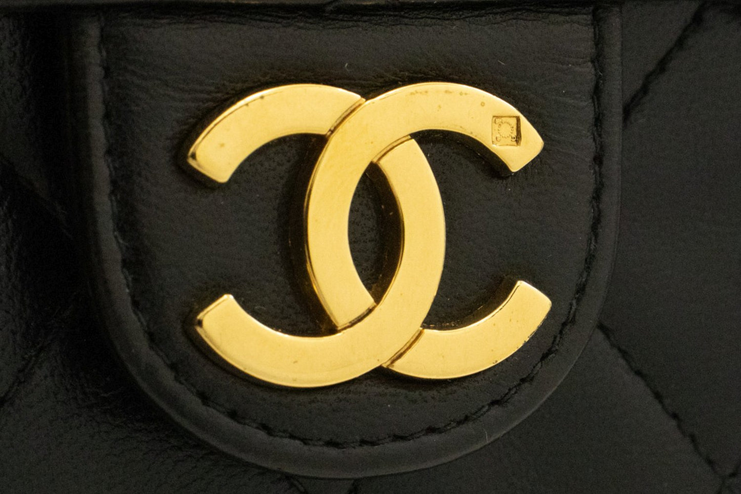 CHANEL Small Chain Shoulder Bag Clutch Black Quilted Flap Lambskin j60