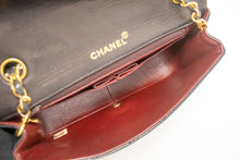 CHANEL Full Flap Chain Schultertasche Schwarzes gestepptes Lammleder L56