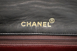 Borsa a tracolla CHANEL con catena a patta intera Pochette in pelle di agnello trapuntata nera L97