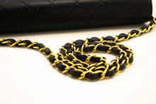 CHANEL Sac à bandoulière avec chaîne à rabat complet Pochette en cuir d'agneau matelassé noir m06