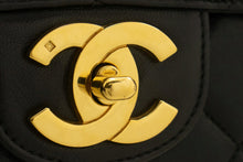 CHANEL Classic Grand sac à bandoulière en chaîne 11" à rabat en cuir d'agneau noir L95