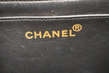 CHANEL Classic Grand sac à bandoulière en chaîne 11" à rabat en cuir d'agneau noir L95